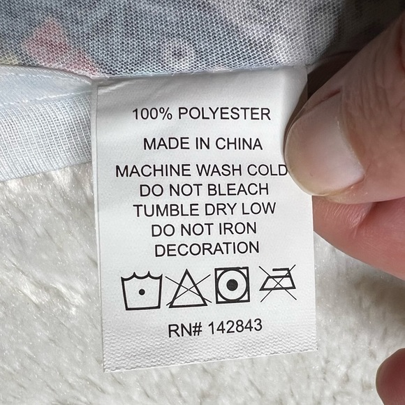 NWOT Logo Vision Survivor AOP Past Seasons Graphic T-Shirt Junior Sz XL - Picture 7 of 7